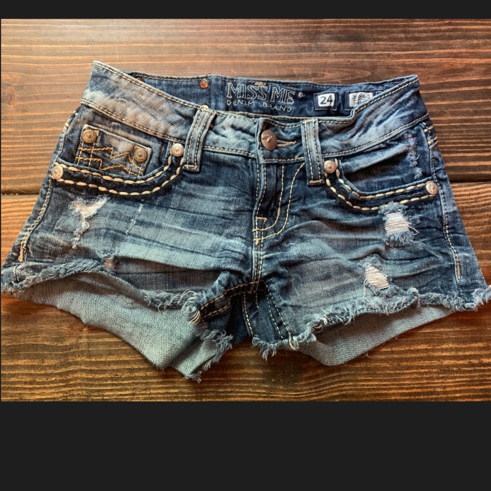Miss Me Shorts Size 24 waist distressed